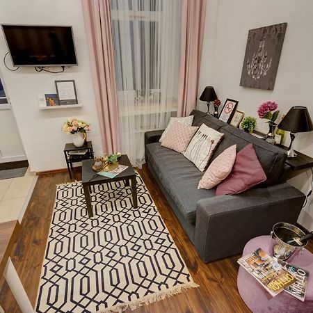Lovely Apartment At Basilica Budapest Exteriör bild