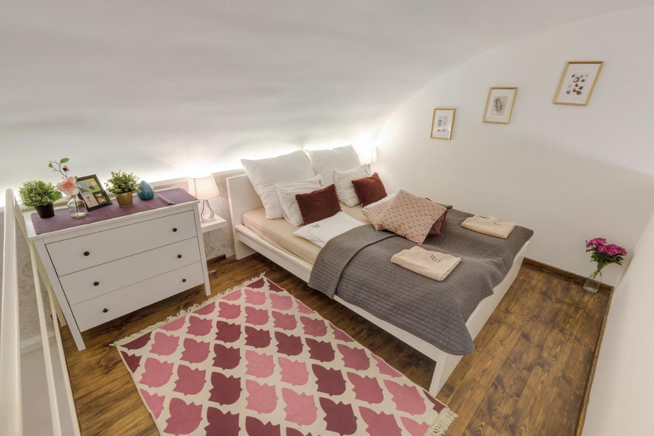 Lovely Apartment At Basilica Budapest Exteriör bild