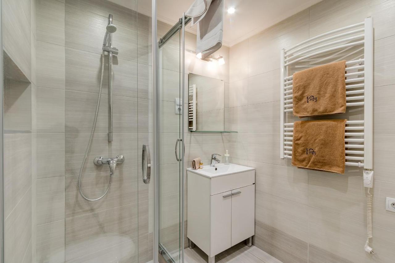 Lovely Apartment At Basilica Budapest Exteriör bild