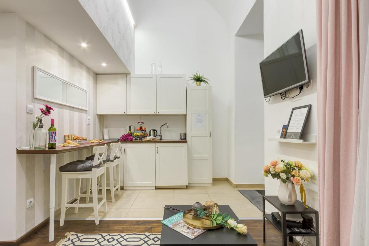 Lovely Apartment At Basilica Budapest Exteriör bild